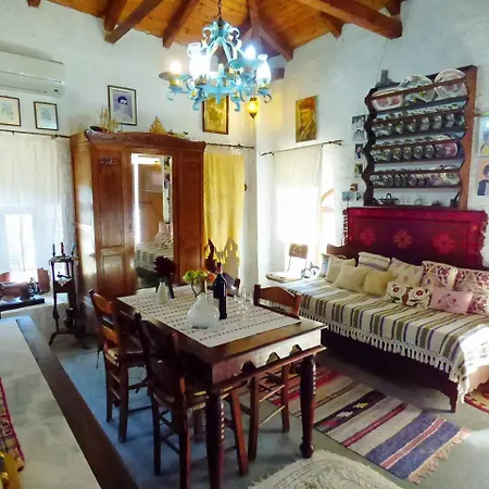 Castle Experience, Close To The Beach Apartment Megali Mantineia