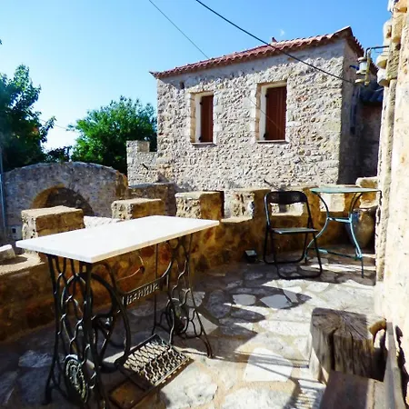 Castle Experience, Close To The Beach Megali Mantineia