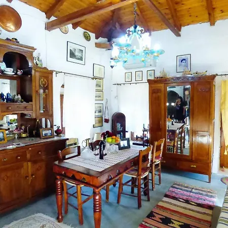 Castle Experience, Close To The Beach Megali Mantineia